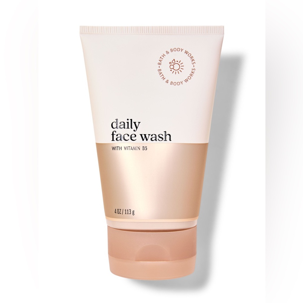 Bath & Body Works Daily Face Wash
With Aloe + Vitamin B5